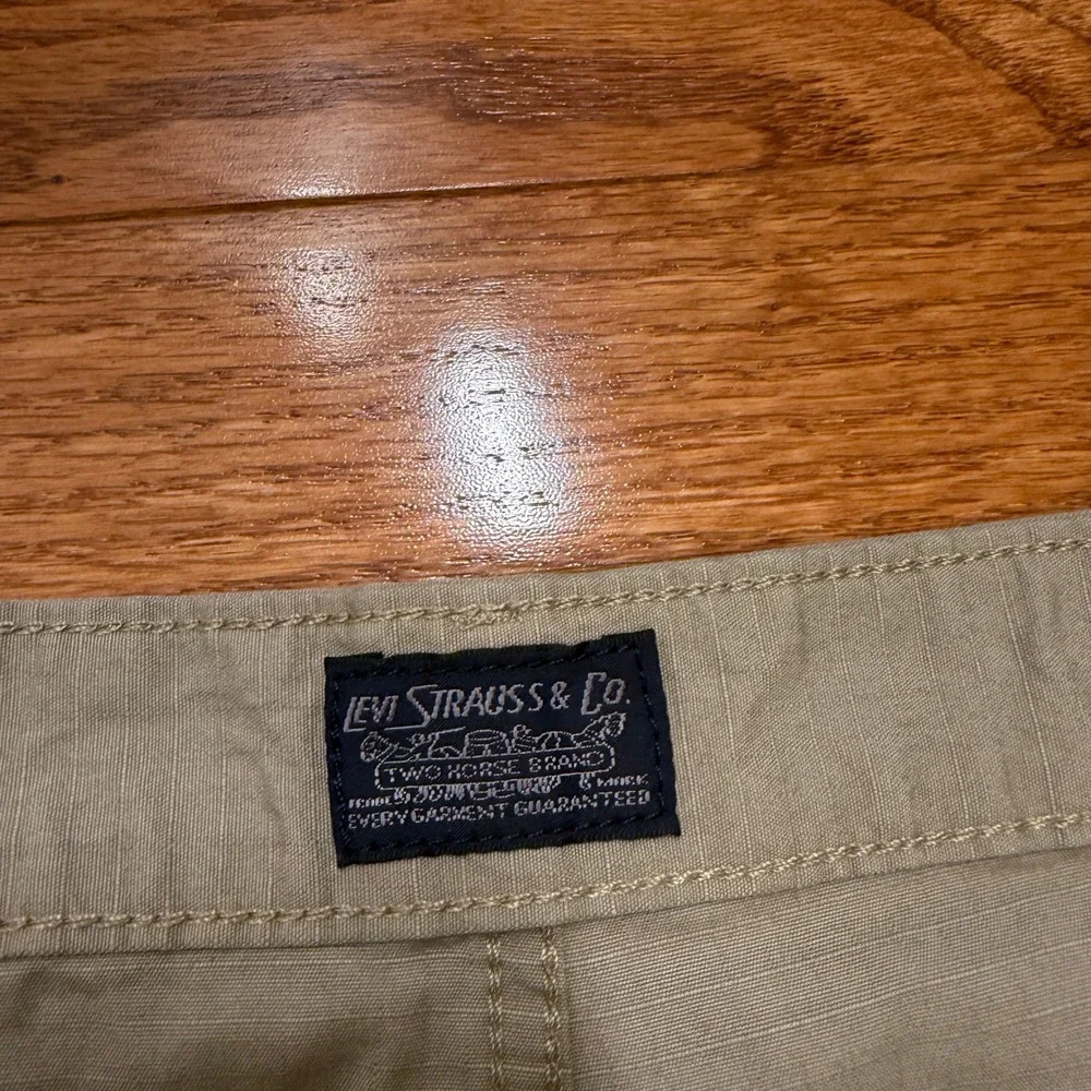 New Levi's Carrier Cargo Shorts Mens 44 Khaki Ripstop Utility Pockets Hiking 9
